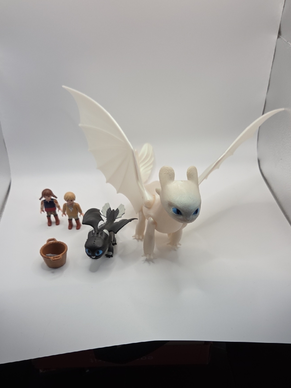 DreamWorks Light Fury and Toothless Dragon Playset - White